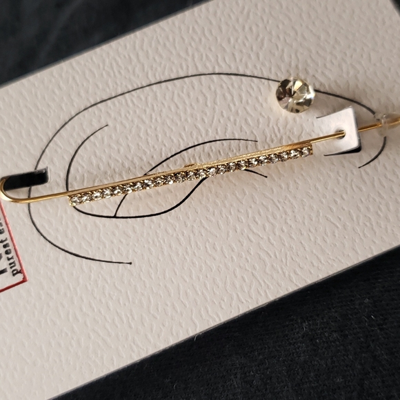 🥳3/20🥳 1 Ear Cuff with Rhinestones & Stud Earring - New in Package - Picture 7 of 9